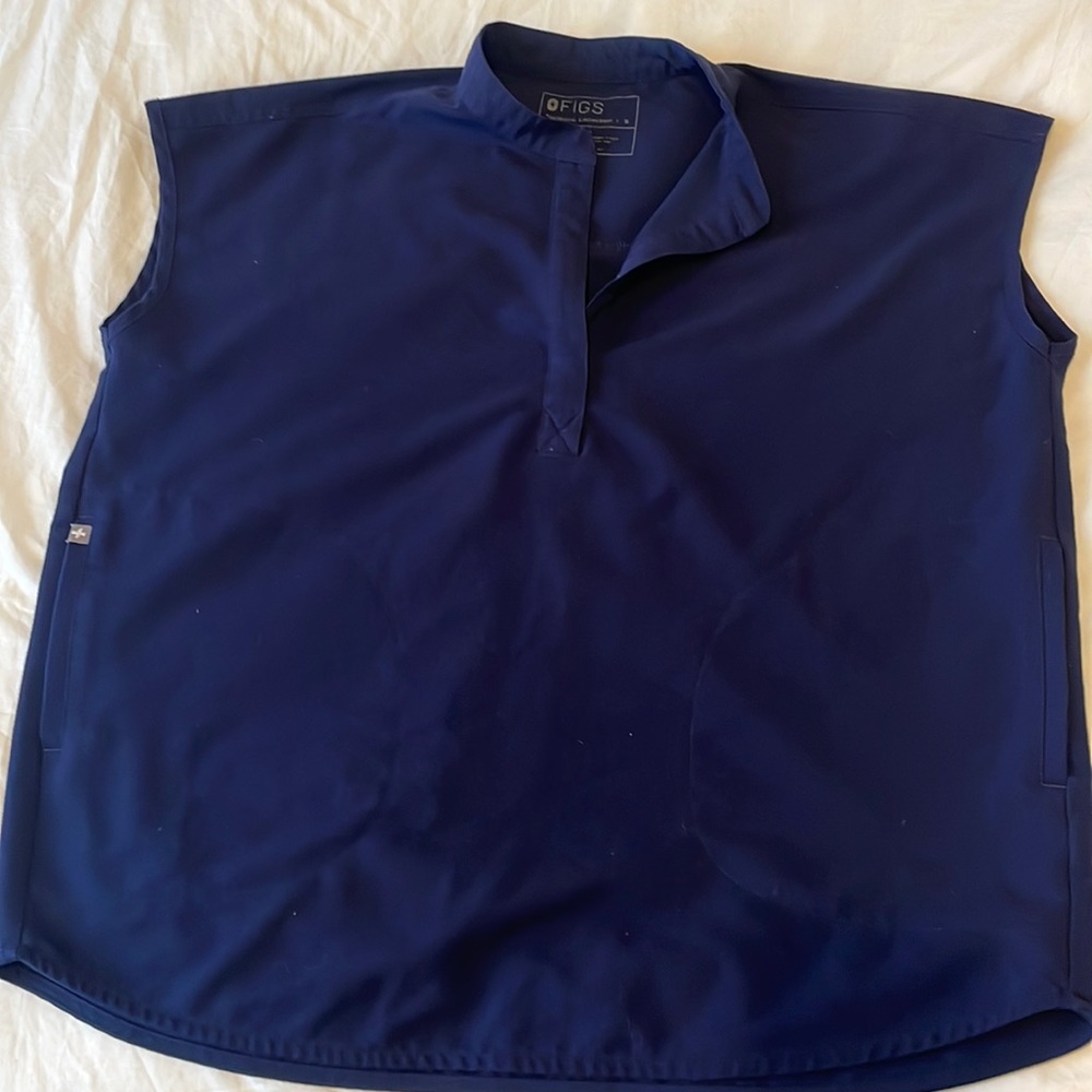 FIGS size small Navy Rafaela - Oversized Scrub Top